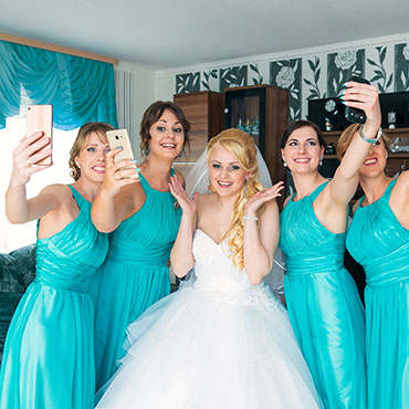 Russische-Hochzeit-in-Worms-Undenheim-Vivant-Memoire-Brautjungfern--Kleider-Selfie-getting-Ready