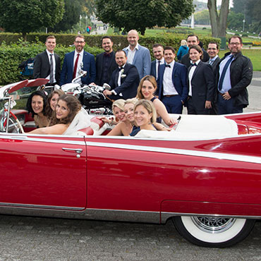 Hochzeit-in-der-Wandelhalle-im-Kurpark-Bad-Oeynhausen-roter-Oldtimer-Hochzeitsvideo-Hannover-Sergej-Metzger-Fotograf-Hildesheim