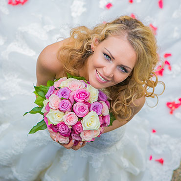 Hochzeit in Frankfurt Alleesaal in Bad Schwalbach Braut Blummenstrauss Fotograf Hildesheim Natalja Frei Videograf Hannover Sergej Metzger