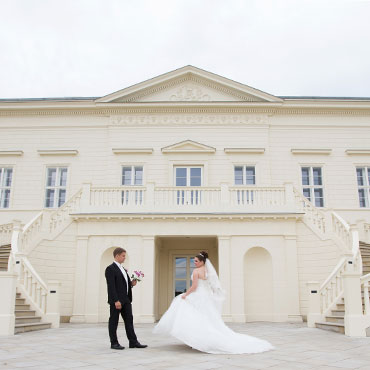 Hochzeit in Hannover Trauung Fotoshooting Herrenhäuser Gärten Tanz für mich im Hochzeitskleid Fotograf Natalja Frei Videograf Sergej Metzger