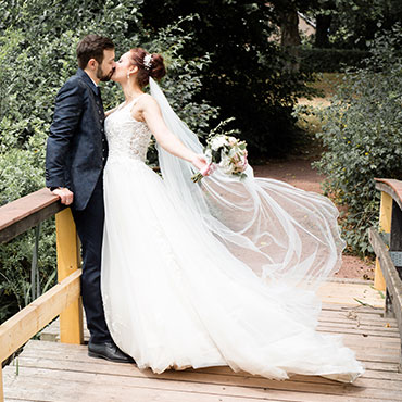 Hochzeit-in-Hildesheim-Kurpark-Bad-Salzdetfurth-Magdalenengarten-fliegender-Schleier-Fotografin-Natalja-Frei-Videograf-Sergej-Metzger