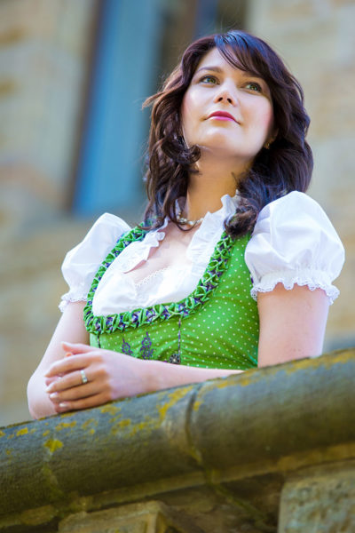 Portraitfotograf-Portrait-Themen-Shooting-Hildesheim-Hannover-Braunschweig-Salzgitter-Sergej-Metzger-dirndl-Oktoberfest-(10)
