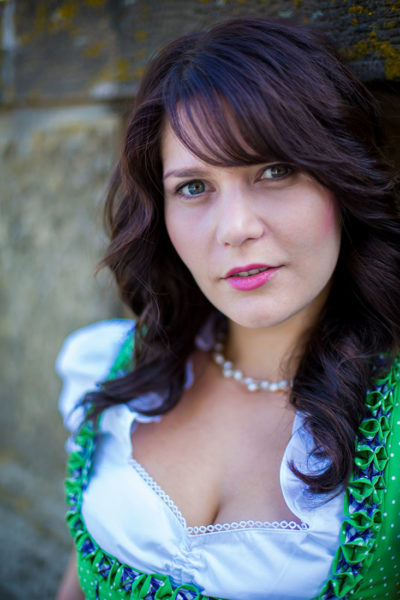 Portraitfotograf-Portrait-Themen-Shooting-Hildesheim-Hannover-Braunschweig-Salzgitter-Sergej-Metzger-dirndl-Oktoberfest-(5)