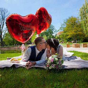 Hochzeit-im-Museum-Huelsmann-Bielefeld-Herz-Luftballons-Hochzeitsvideograf-Sergej-Metzger-Hildesheim-Hannover-Sibbesse